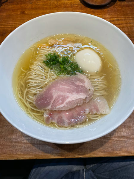 「塩らーめん味玉」@町田汁場 しおらーめん 進化の写真