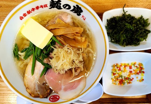 「塩中華そば(味うすめ)」@自家製中華そば 麺の虜の写真