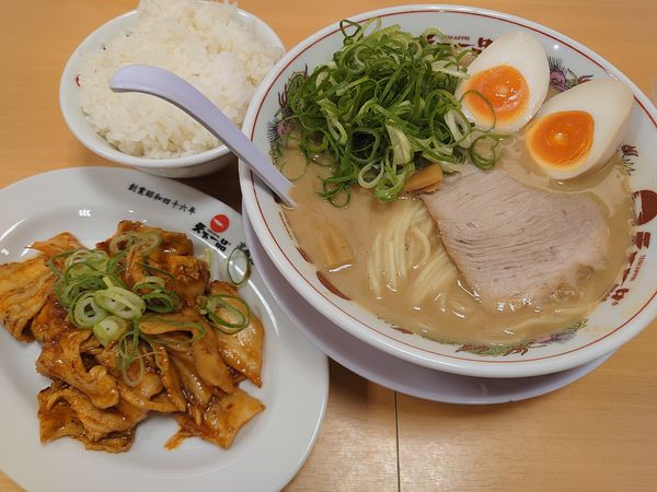 「豚キムチ定食+ねぎ、味玉(1330円)」@天下一品 本川越店の写真