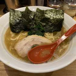 ラーメン中盛+ライス