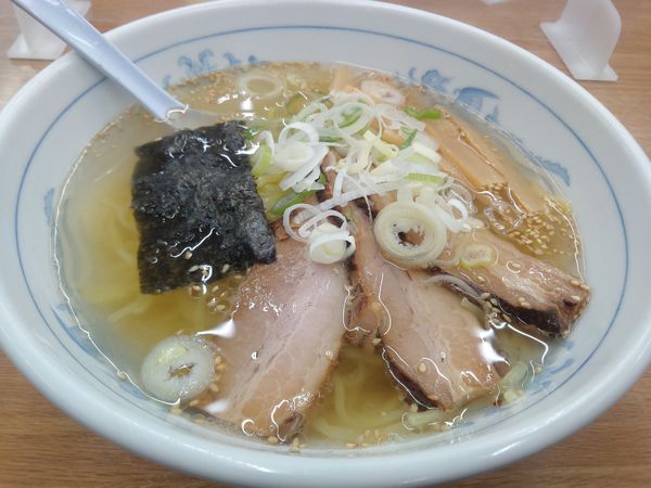 「塩ラーメン４３０円　チャーシュー２枚クーポン」@福しん 北千住店の写真