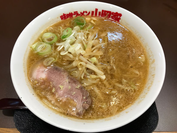 「札幌味噌ラーメン　890円」@味噌ラーメン 山岡家 すすきの店の写真
