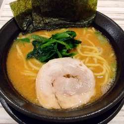 豚骨醤油ラーメン710円