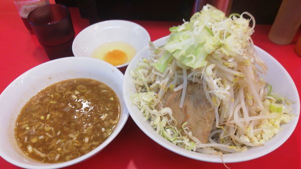 「つけ麺¥820　ニンニク少しヤサイネギ生たまご¥50」@豚ラーメン 板橋駅前店の写真