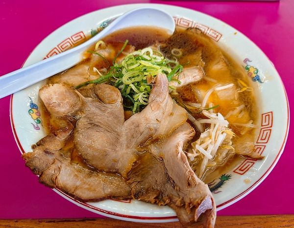 「醤油(中)」@特製ラーメン専門 豚菜館の写真