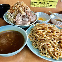 だんだん辛くなるつけ麺　麺まし　魚粉　玉子