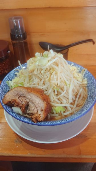 「ラーメン  野菜マシ ニンニク 葱マシ  油少な目」@ラーメン豚39 大井町店の写真
