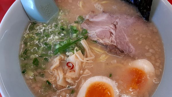 「プレミアム塩とんこつ」@ラーメン山岡家 谷田部店の写真