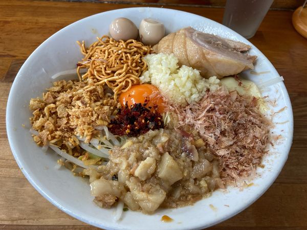 「まぜそば並870円　麺少なめ」@ハイマウントの写真