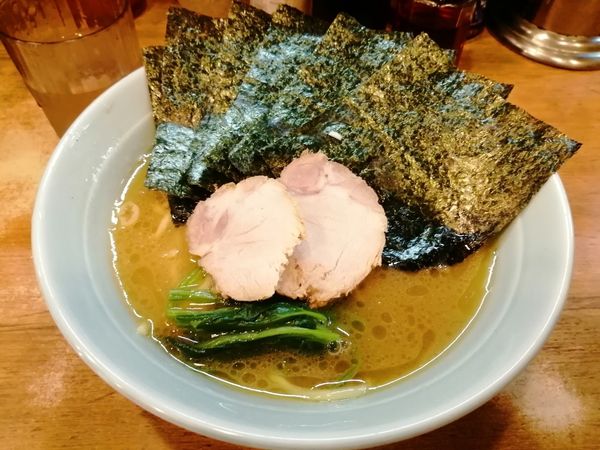 「ラーメン並、海苔無料追加」@横浜ラーメン 武蔵家 稲田堤店の写真