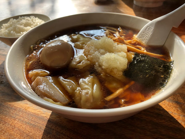 「チャーシューワンタンメン＋味玉」@寿ラーメンの写真