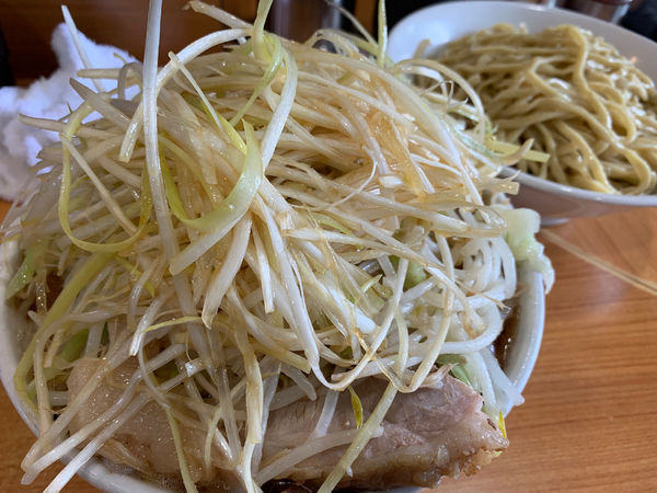 「シークァーサーつけ麺　ニンニクアブラマシマシヤサイ　生姜　葱」@ラーメン二郎 八王子野猿街道店2の写真