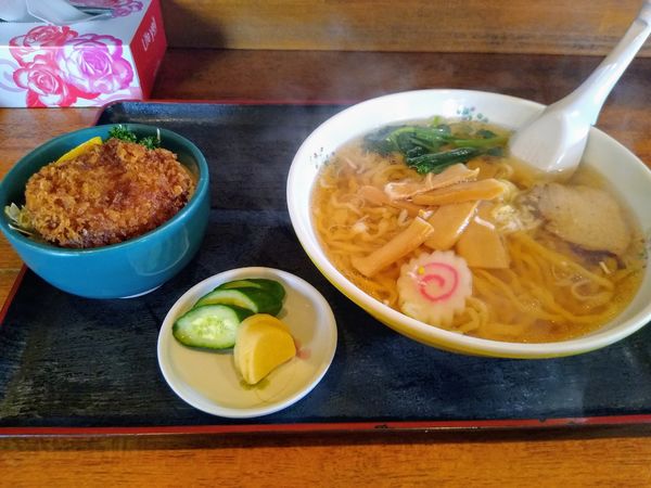 「ラーメン 540円 ミニソースかつ丼 250円」@繁食堂の写真