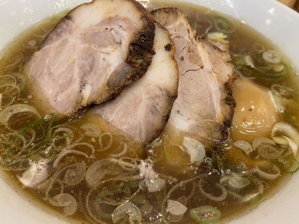 「ラーメン 小＋チャーシュー3枚＋味玉（1030円）」@大勝 松戸店の写真