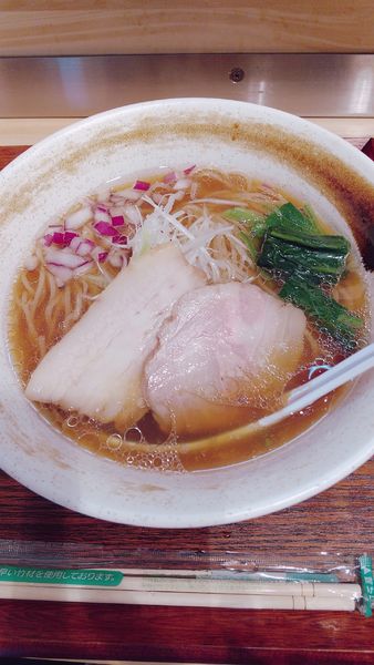 「醤油らぁ麺」@貝出汁らぁ麺 みぎわの写真