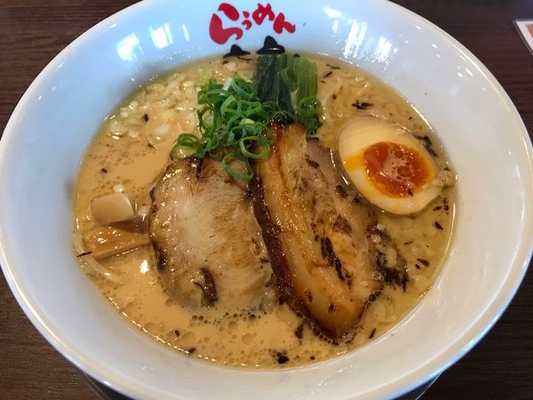 「醤油豚骨ラーメン@860込」@らうめん 蔵の写真