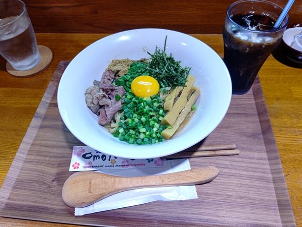 「濃厚豚骨まぜそば(並盛・280g)935円→500円」@食匠 なる花の写真