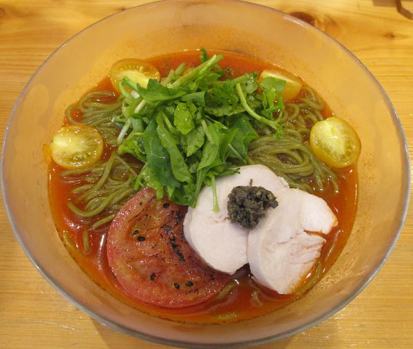 「＜夏季限定＞彩りトマトの冷しモリンガ麺　950円」@焼きあご塩らー麺 たかはし 上野店の写真