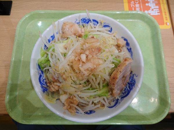 「ラーメン￥700(野菜チョイマシ＋アブラダブル)」@ジャンクガレッジ イオンレイクタウンmori店の写真