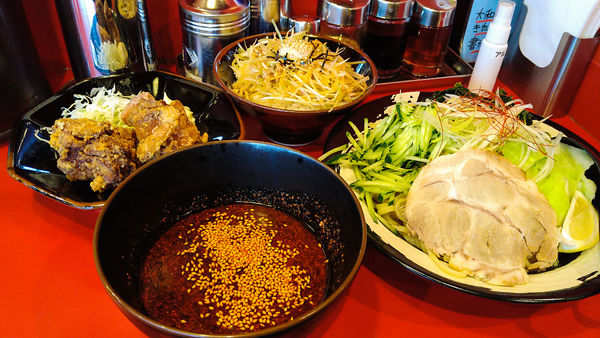 「限定/広島風冷やし辛つけ麺+ほうれん草+唐揚げ+ネギ+他」@横浜家系ラーメン 瑞穂 大和家の写真