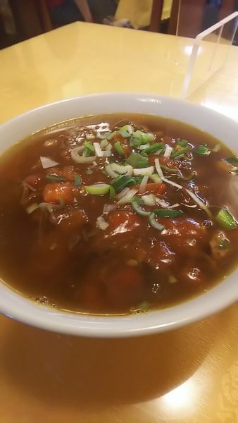 「牛バラ肉とトマトそば」@長城飯店の写真