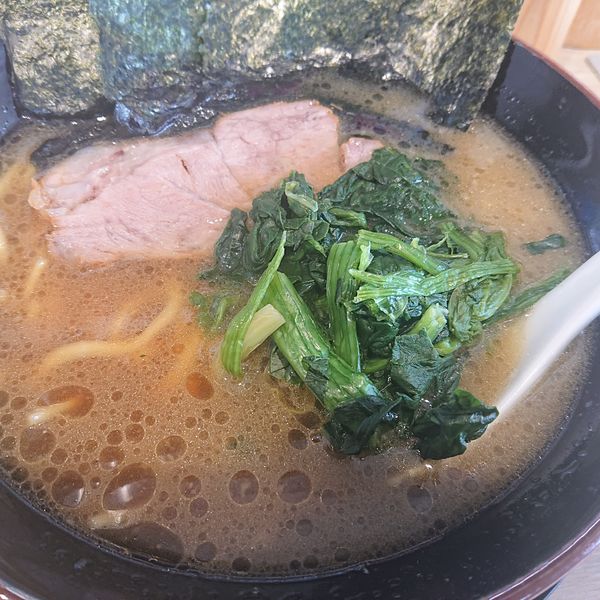 「ラーメン(硬め)500円、炒飯260円」@ラーメン桜道の写真