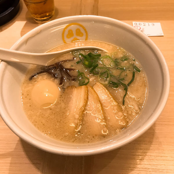 「豚骨　白　替玉」@TOKYO 豚骨 BASE MADE by 博多一風堂 ecute品川サウス店の写真