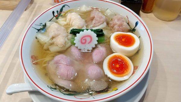 「全部入り白だしワンタン麺+味付き替え玉（1240+250円）」@つけめん金龍の写真