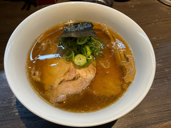 「醤油チャーシュー麺1,250円」@支那そばや 本店の写真