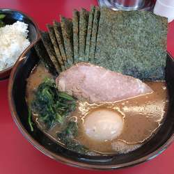 ラーメン並　のり7枚　半熟味玉　サービスライス