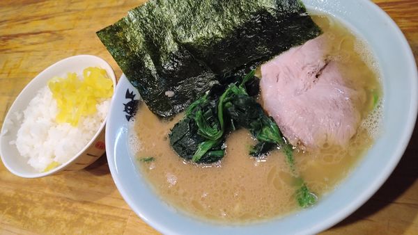 「ラーメン、サービスライス」@洞くつ家の写真