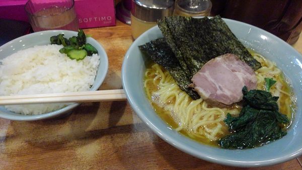「ラーメン中サイズ、ご飯中サイズセット」@横浜ラーメン 武蔵家 稲田堤店の写真