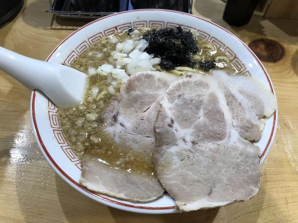「中華そば（醤油）850円」@背脂煮干し中華そば 和市 新橋本店の写真