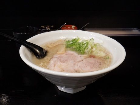 「ラーメン(細)」@頂美豚骨 かたおかの写真