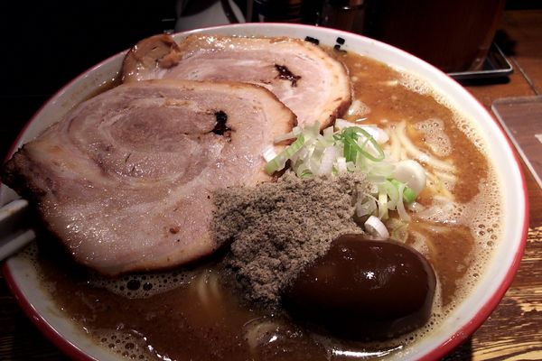 「煮干次郎らーめん(850円)大盛二玉(無料)」@らーめん よし丸の写真