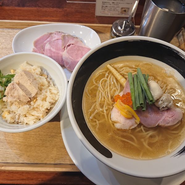 「真鯛兜と鯛煮干汐そば980円、鯛めし250円、豚叉焼200円」@麺処しろくろの写真