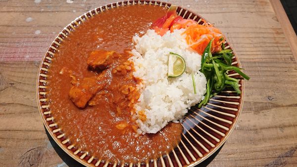 「シンプルスパイスカレー　９００円　※」@TOKYO SPICE ななCURRY 青山の写真