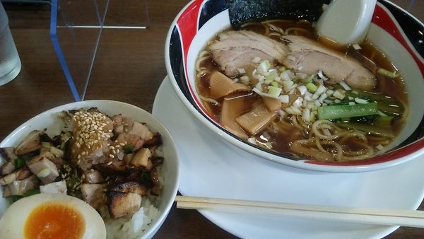 「らー麺（醤油） 730円＋おろしチャー玉ごはん 320円」@らー麺 Nの写真