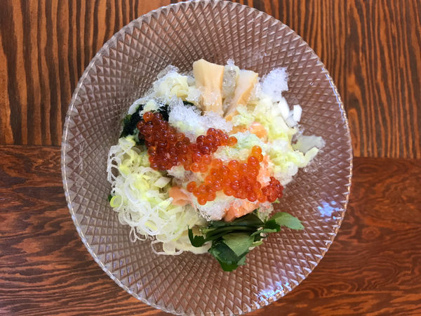 「サーモンとイクラと生のりと山葵の和えそば 1,000円」@拉麺 イチバノナカの写真