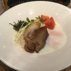 真っ赤ならーめん とまこ 三宮センタープラザ店の画像