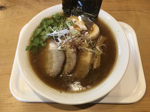 「特製スパイス煮干しラーメン 950円」@スパイスラーメン やるきの写真