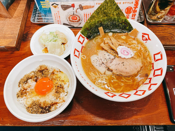 「卵かけご飯セット1,080円」@煮干しらーめん 五代目 玉五郎 難波店の写真