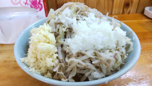 「少なめラーメン780円+ヤサイ+ニンニク+玉ねぎ」@らーめん つの旨の写真