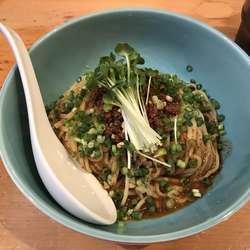 正宗担々麺 900円