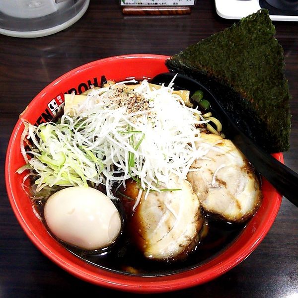「ブラックネギ玉ら～めん大盛」@麺家いろは 海老名ビナウォーク店の写真