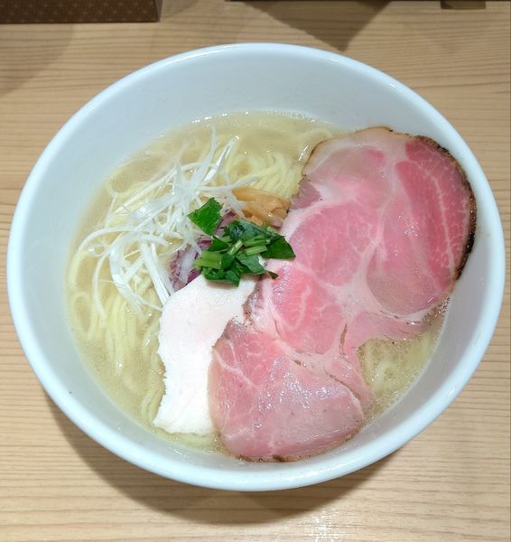 「中華そば塩 大盛（￥850+100）」@貝出汁中華そば くらむの写真