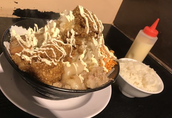 「ブッチャー汁なし大盛り　全マシ＋ニンニクマシマシ」@東勝軒○秀の写真