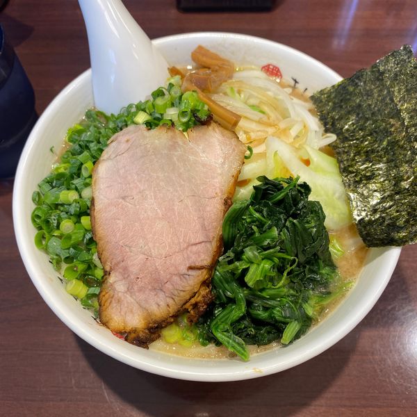「野菜らーめん麺大盛り」@豚骨醤油らーめん まぼろしの写真