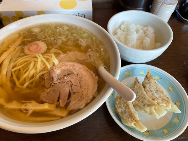 「らーめん680円、餃子セット300円」@食い処 克貴の写真