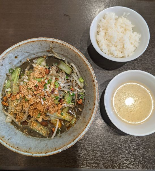 「黒胡麻担々麺  ハーフ 650円＋野菜 150円」@ダブルハピネスダイニングの写真
